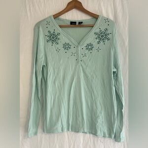 Basic Editions Women’s Long Sleeve Pullover Blue Top size XL Snow ❄️Flake Design